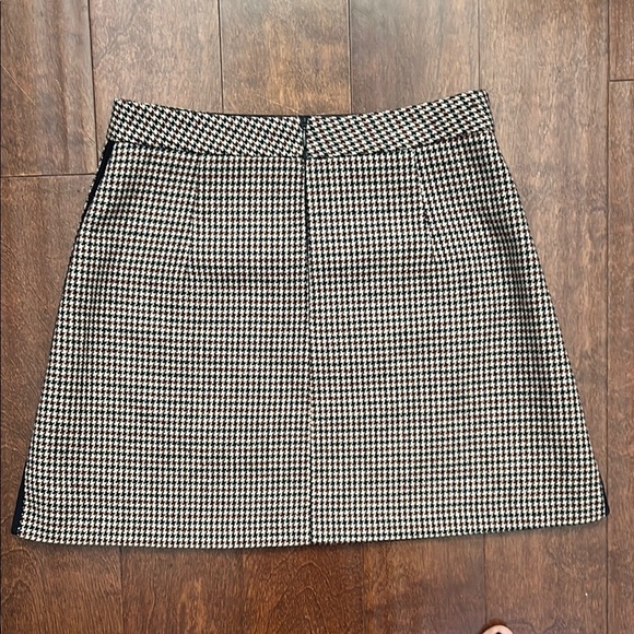 Zara Black, Beige and Oxblood Houndstooth A-Line Tuxedo Mini Skirt, Size M - Picture 8 of 11